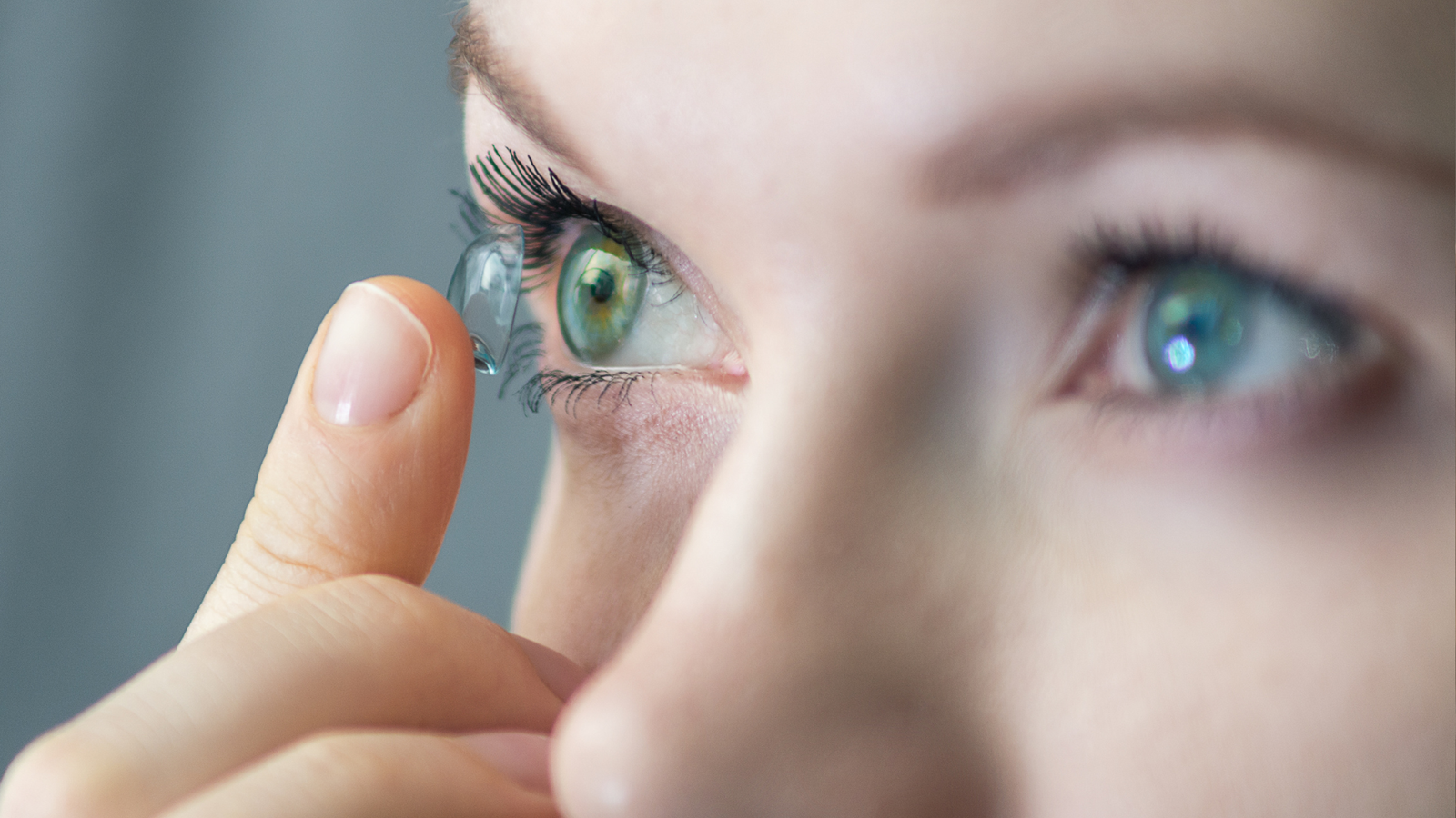 The Evolution of Contact Lenses: Safety Tips and Innovative Features ...